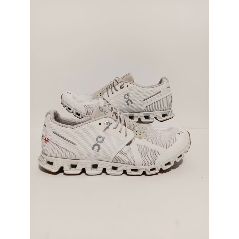 On Cloud White / Sand Women's Sneakers Sz 8.5